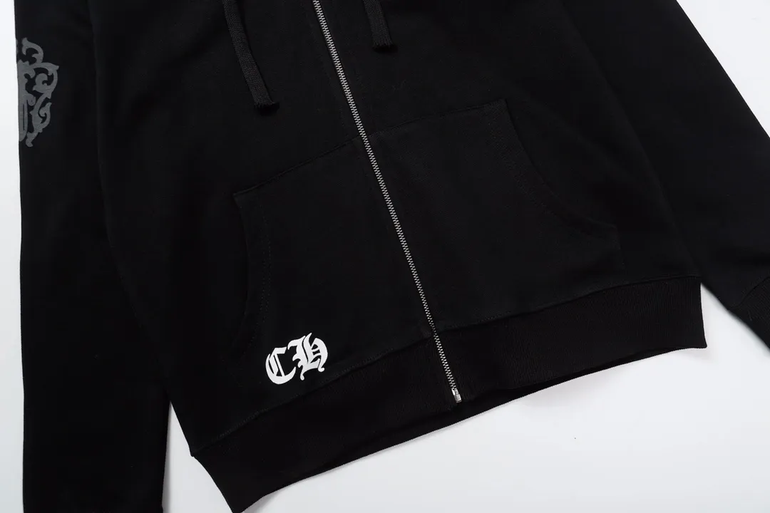 Q23—P230 -Chrome Hearts/Chrome Hearts printed zipper sweatshirt cardigan jacket -420 grams of high-density, high-quality wool, soft, delicate and skin-friendly, soft and silky to the touch, warm and skin-friendly -The hardware zipper accessories are all customized and full of details -Colour: black -Size: S M L XL
